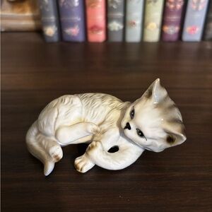 Franklin Mint Cream and Brown Cat Figurine